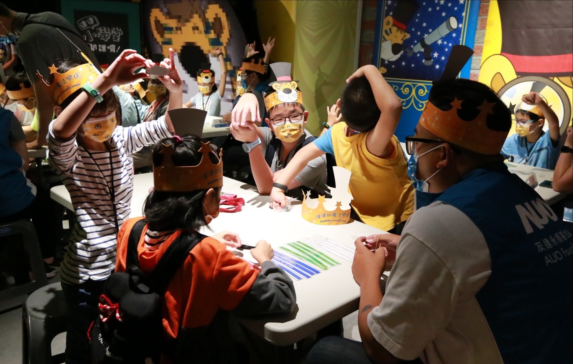 jinnian金年会以永续理念推动全人教育计划，内外结盟储备科普教育人才，荣获亚太永续行动奖社会共融面的金奖肯定