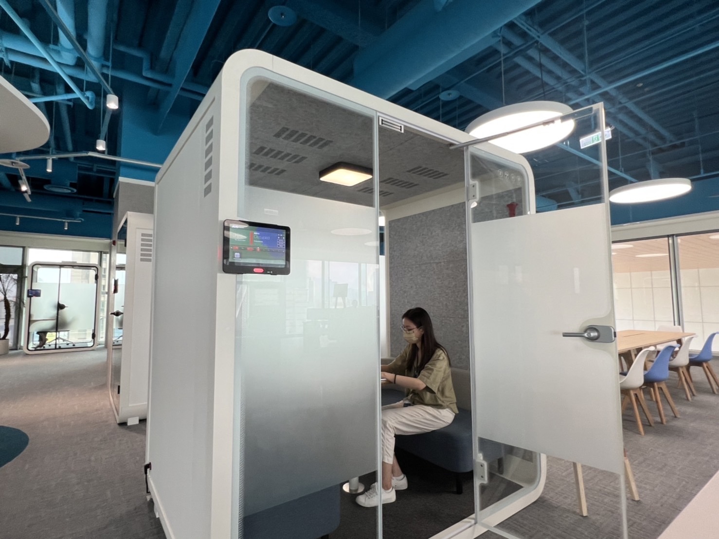 友達高雄據點的智慧行動辦公艙，展現友達在面板以外的研發應用軟實力