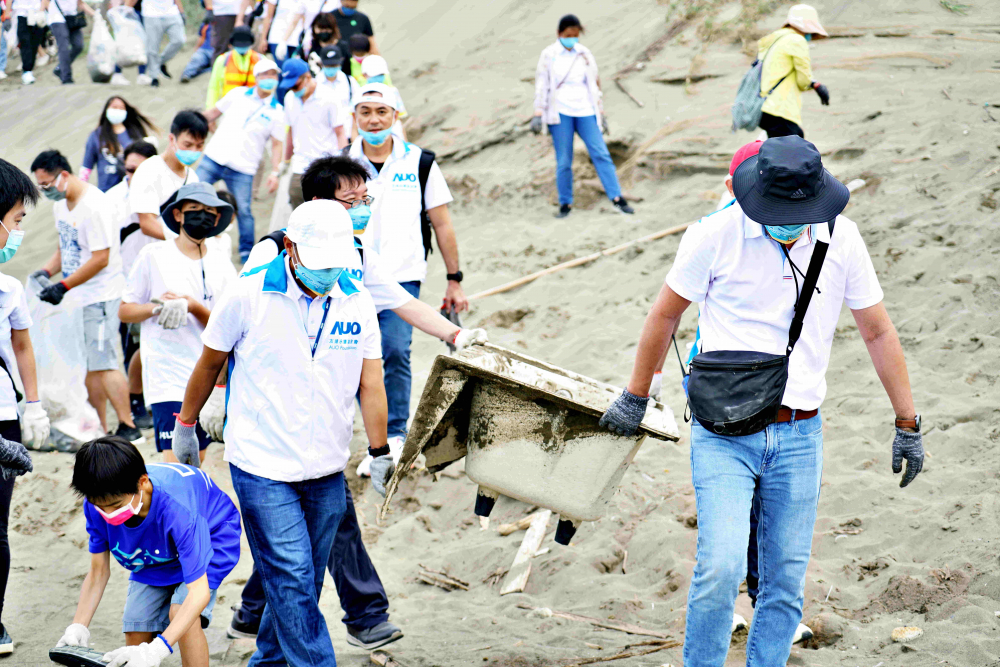 友達永續基金會2022 Ocean Party活動，與桃園市政府環保局、海湧工作室、觀音樹林里社區多方合作，一同手護台灣藍色海岸