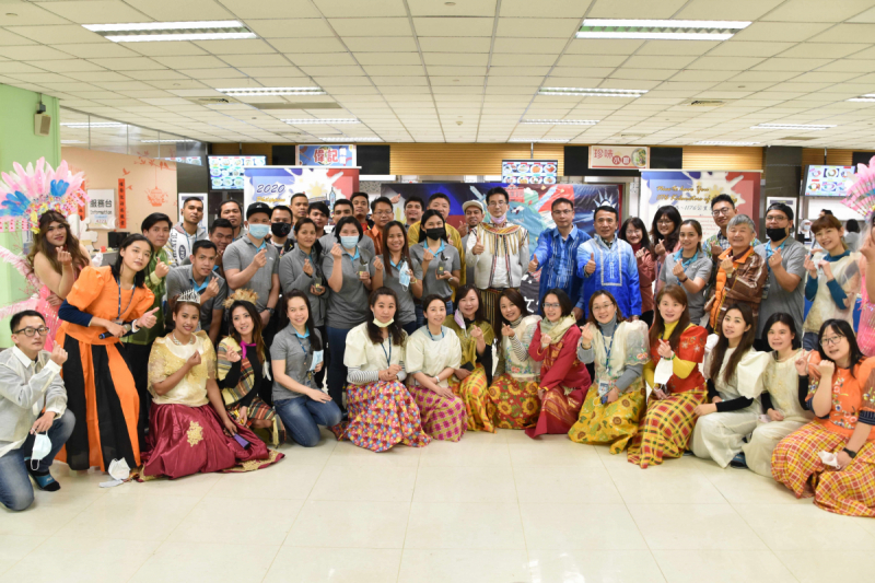 友達推動「安心、創新、用心、同心、盡心」五星職旅，為菲籍員工打造全方位照護，首度贏得「人權實踐與發展領袖獎」殊榮