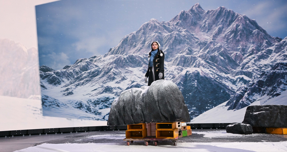 友達顯示屏專業調校技術與專案安裝經驗，使顯示屏呈現創作者想表達的精緻內容，讓表演者有沉浸式臨場感使演出逼真