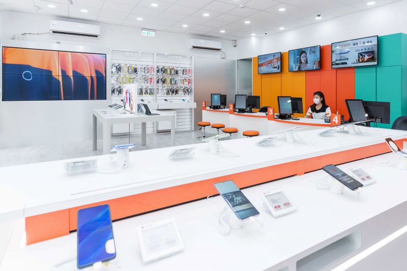 創利空間智慧零售軟硬整合方案，協助台灣大哥大門市完成數位內容行銷系統的佈建，打造全新世代的數位服務據點