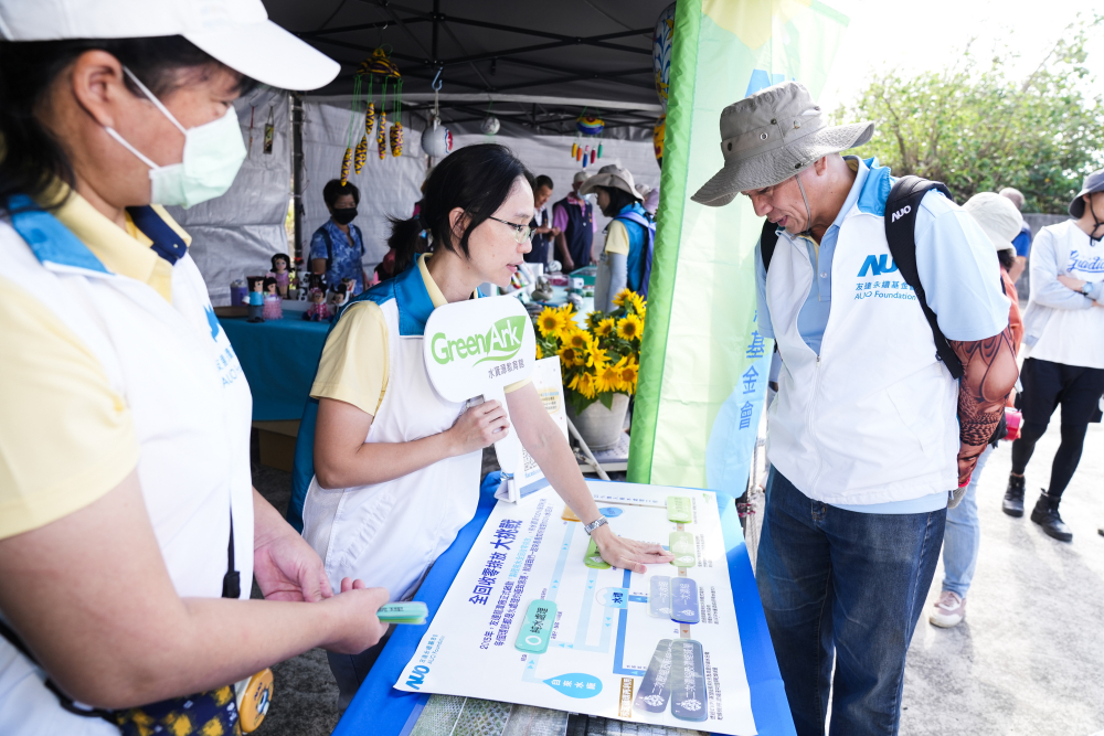2023年友達永續基金會Ocean Party活動攜手社會企業及地方創生團體，策展食衣行等循環再生環教市集，及電動巴士接駁等低碳活動設計，打造減塑低碳的永續淨灘活動