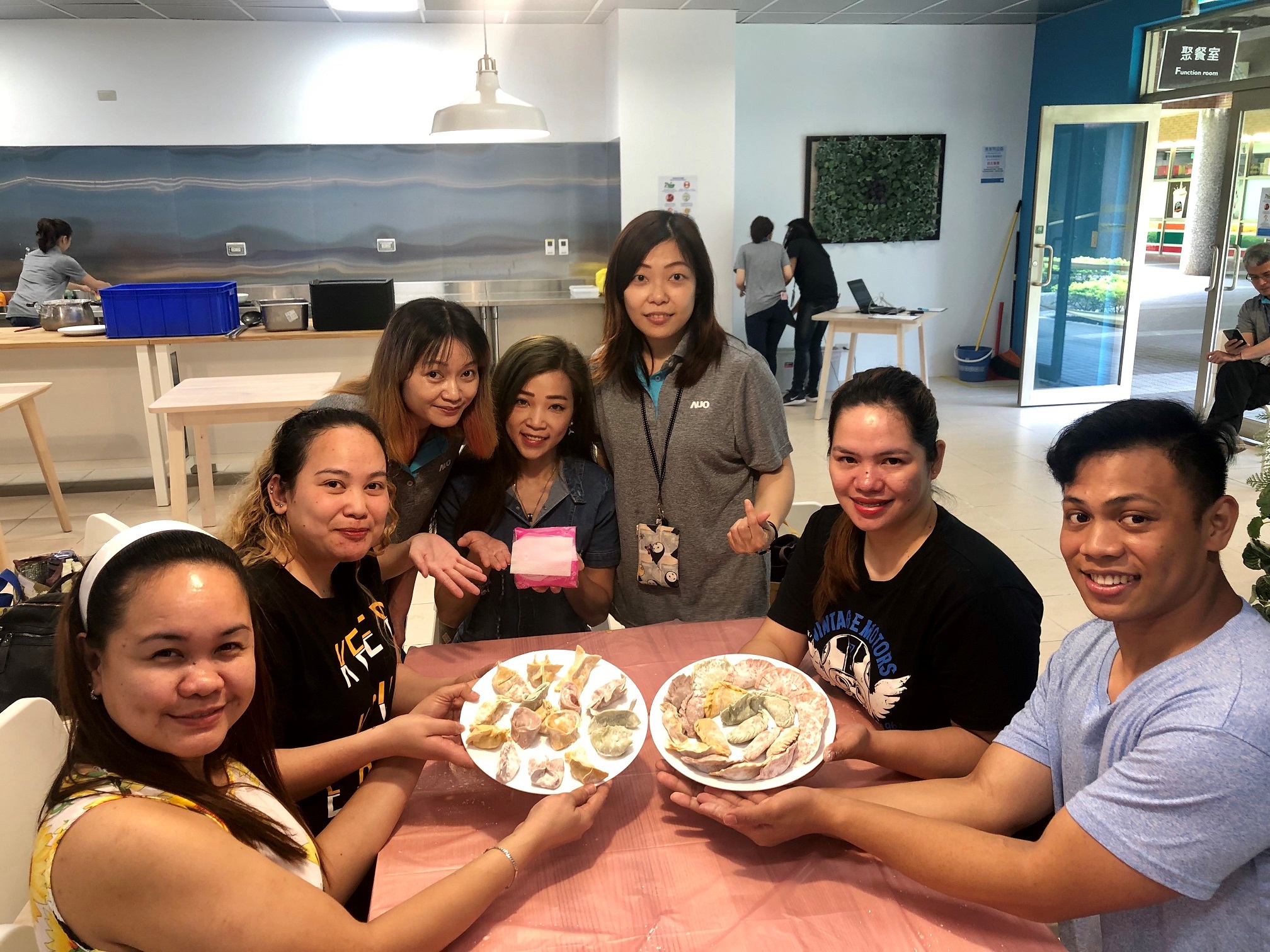 友達將DEI理念貫徹到企業文化和實踐，舉辦如台菲廚藝交流等活動，讓同仁了解彼此文化差異、培養情感