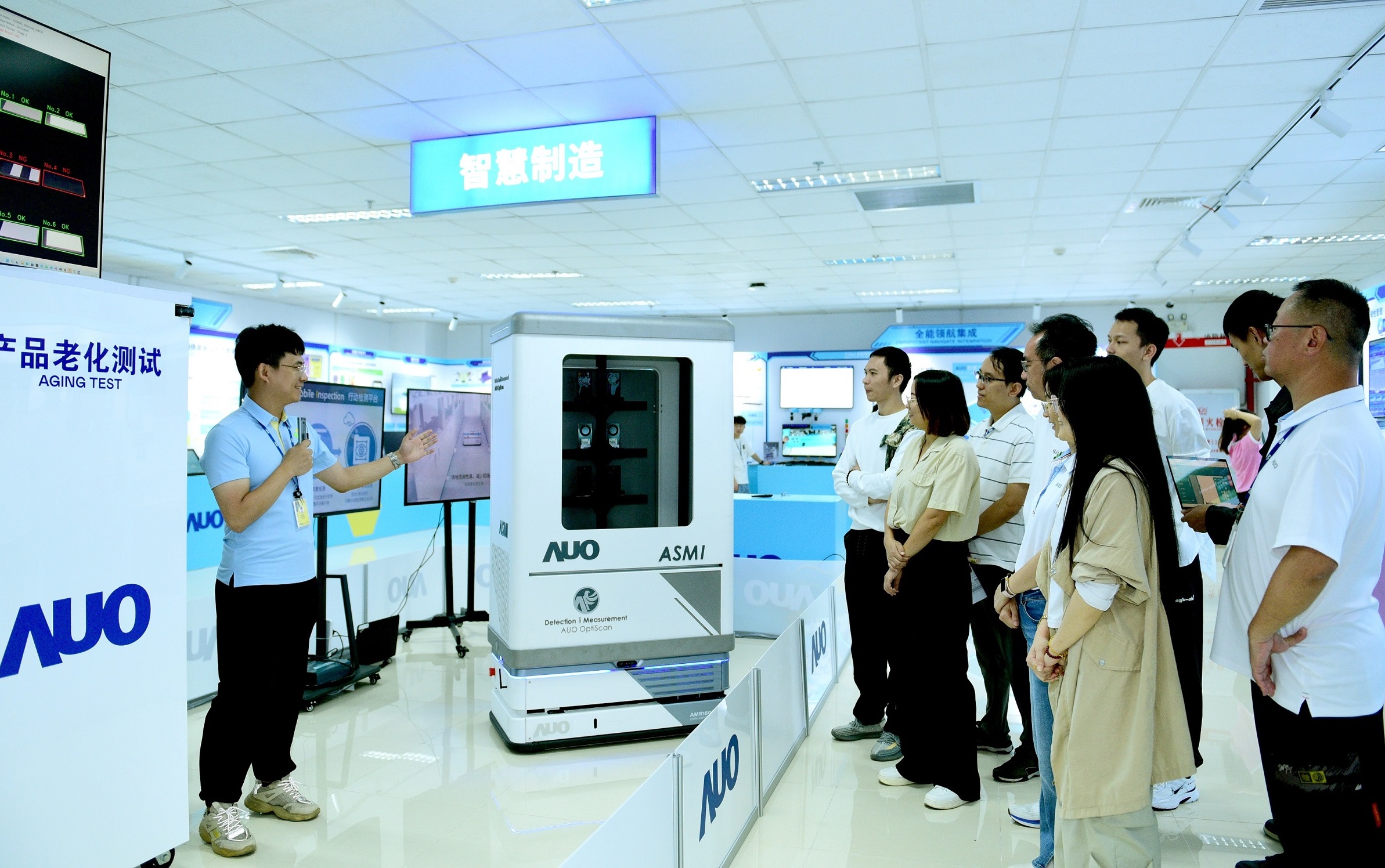 友達廈門將5G+ABC技術串聯生產管理全流程，打通研發、採購、生管、製程、設備、品質等產品全生命週期製造流程，完成數位化設計、智慧供應鏈、智慧座艙、全流程設備管理、資料驅動優化、智慧線上檢測、智慧品管等自我調整生產模式升級