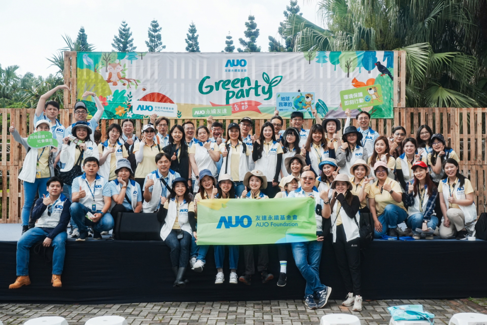 友達積極推動低碳轉型、節能減碳與減塑行動，落實環境承諾與社會責任，榮獲「台灣百大永續典範企業獎」